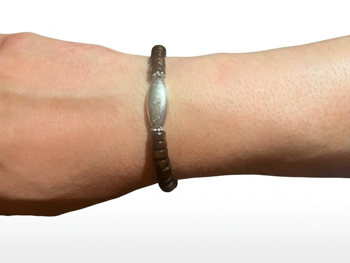 Bracelet élastique perle marron motif argent soleil